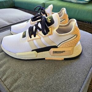 Mens Adidas shoes, size 10, like new.